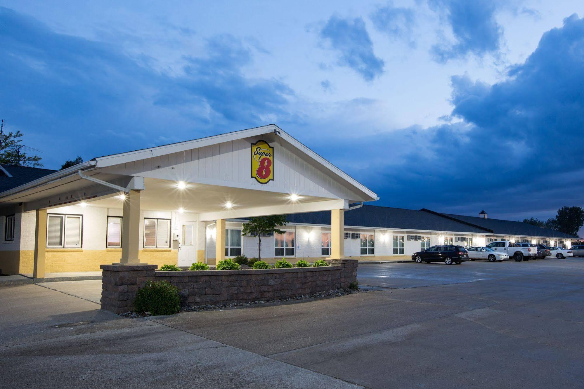 Hotel Super 8 By Wyndham Williams Exterior foto